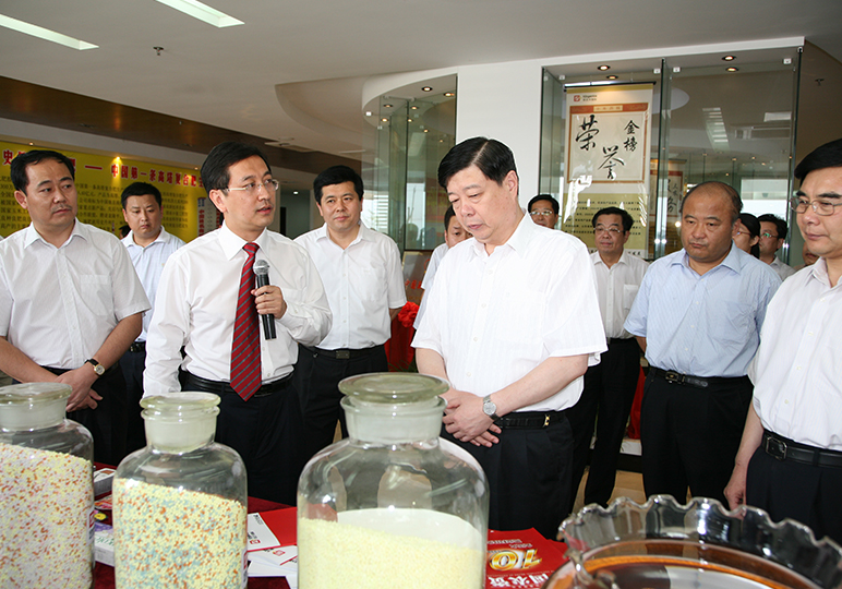 2009年7月，山东省委书记姜异康视察金正大